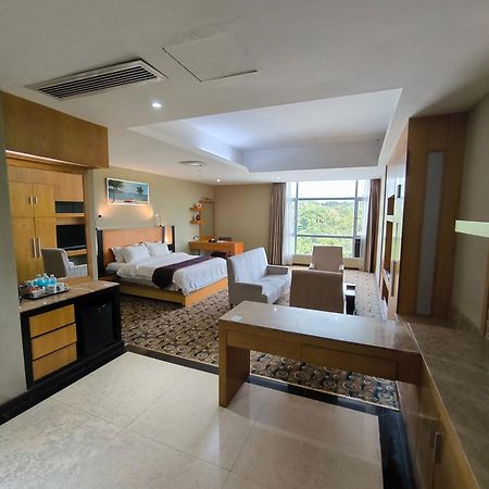 Meritz Hotel Miri Extérieur photo