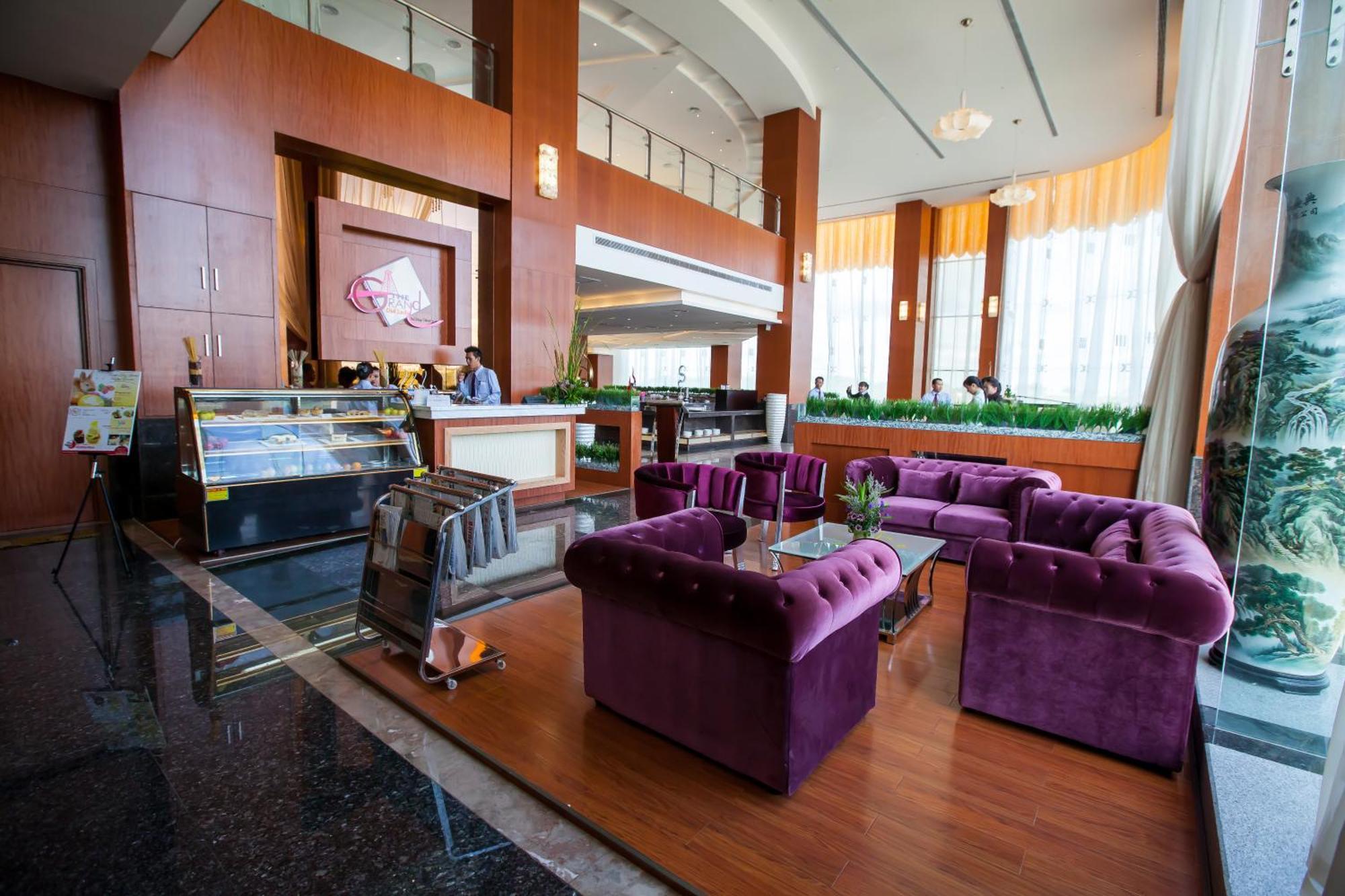 Meritz Hotel Miri Extérieur photo