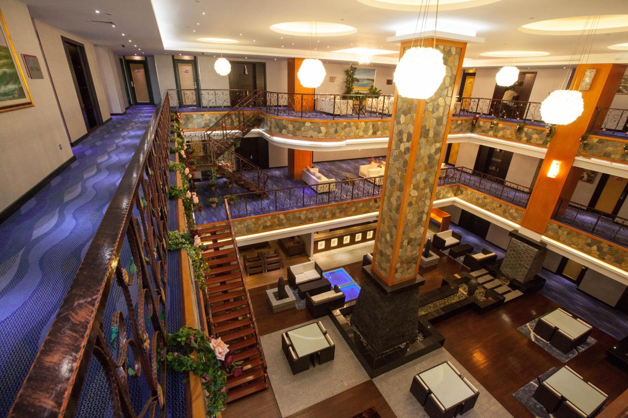 Meritz Hotel Miri Extérieur photo