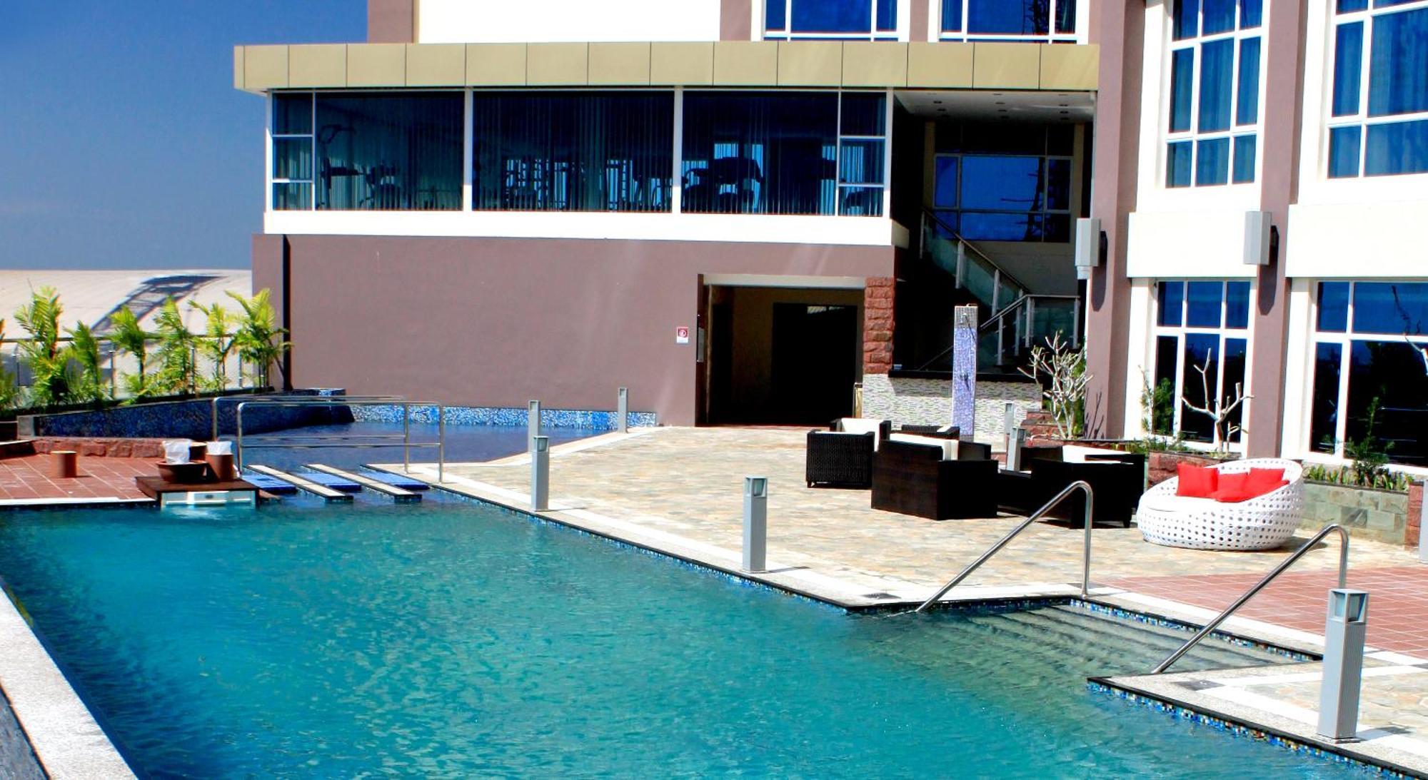 Meritz Hotel Miri Extérieur photo