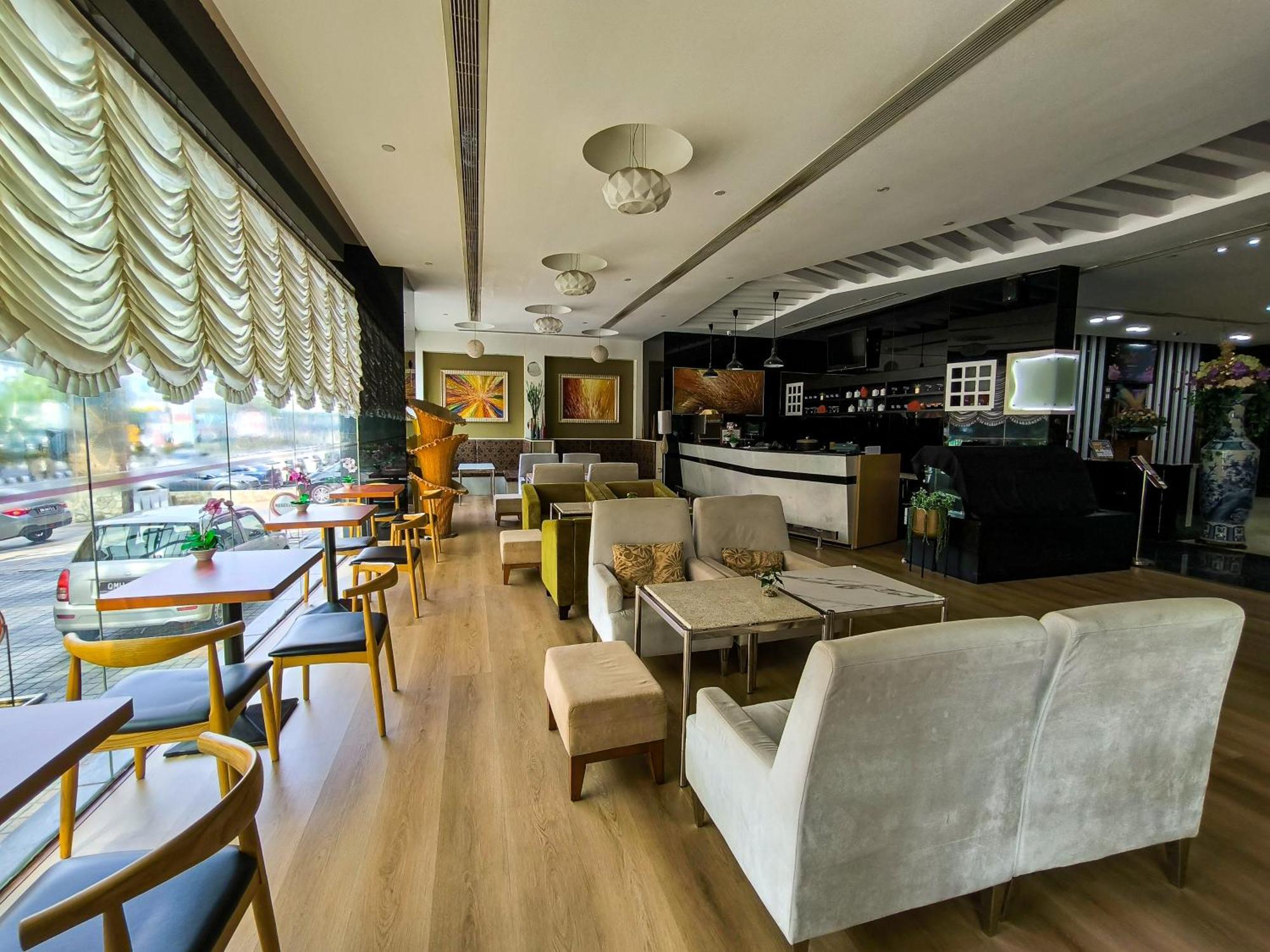 Meritz Hotel Miri Extérieur photo