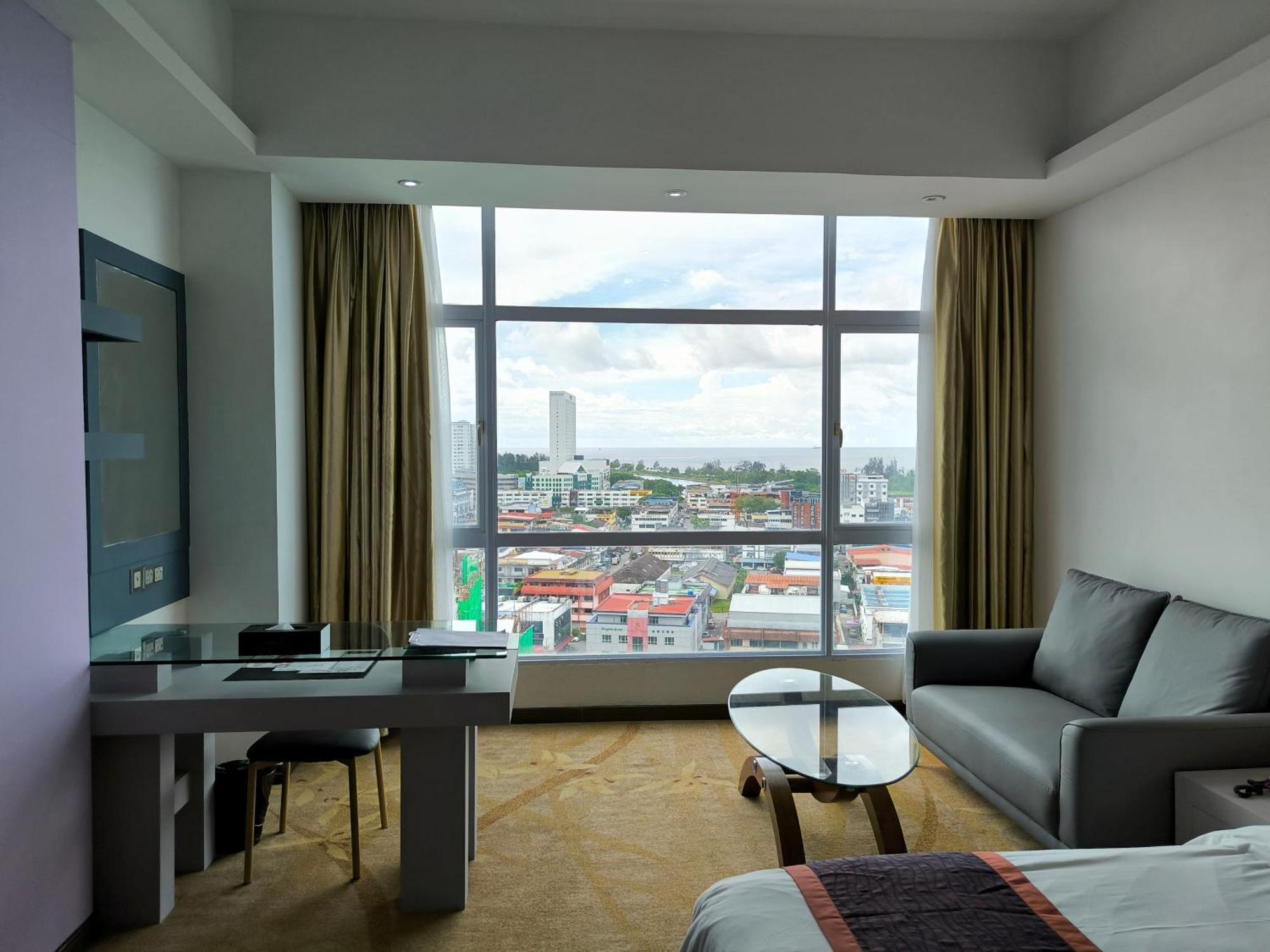 Meritz Hotel Miri Extérieur photo