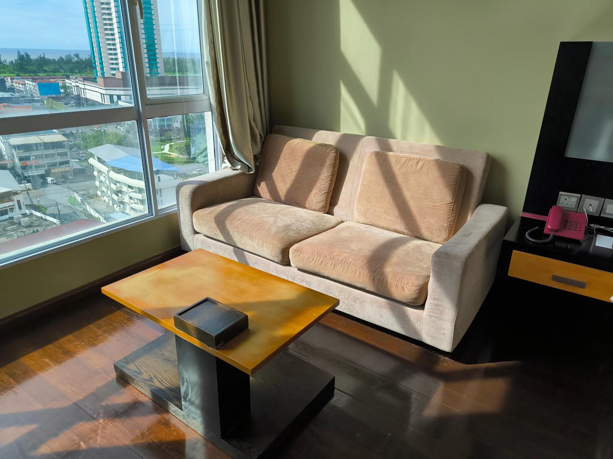 Meritz Hotel Miri Extérieur photo