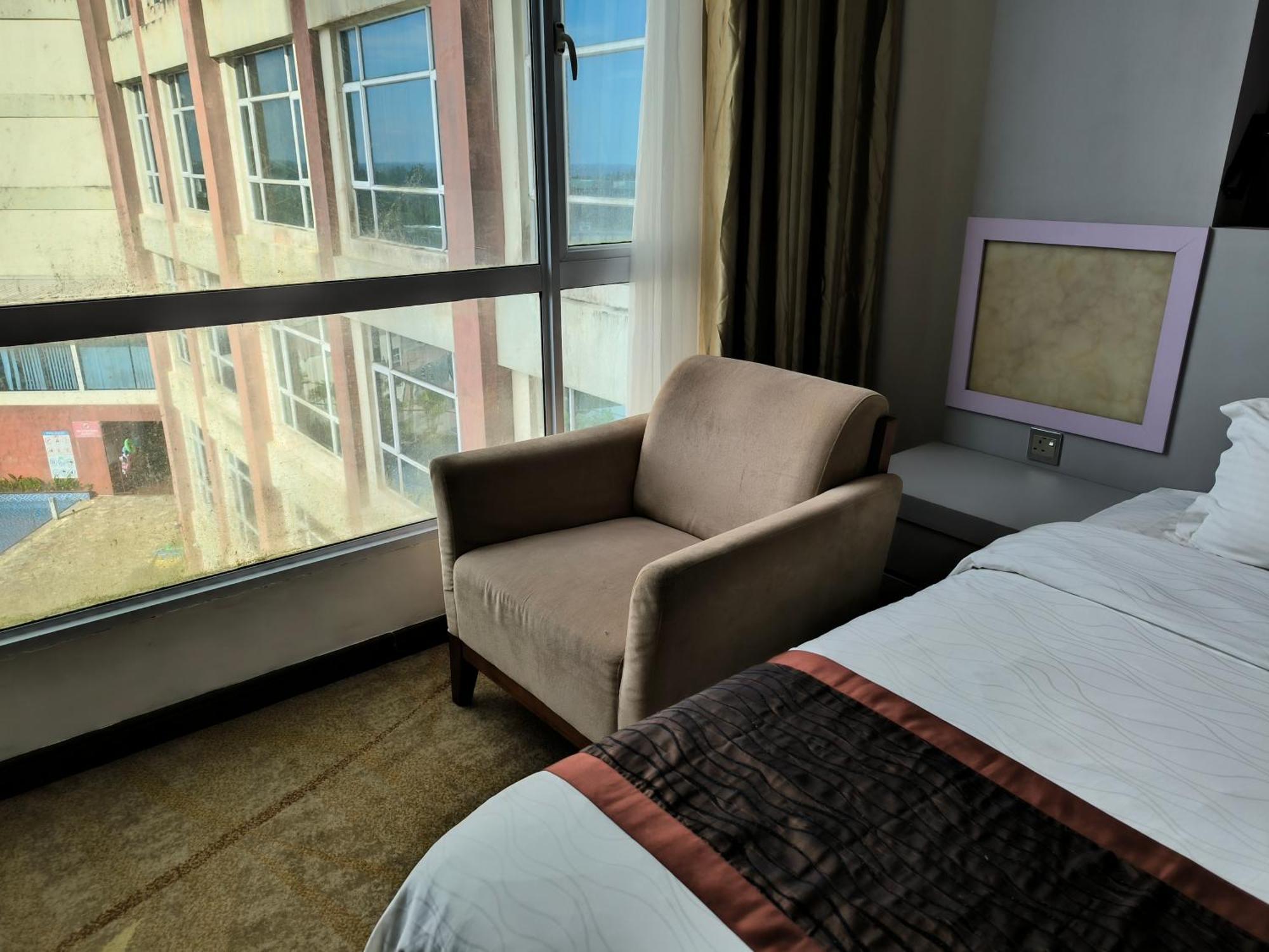 Meritz Hotel Miri Extérieur photo