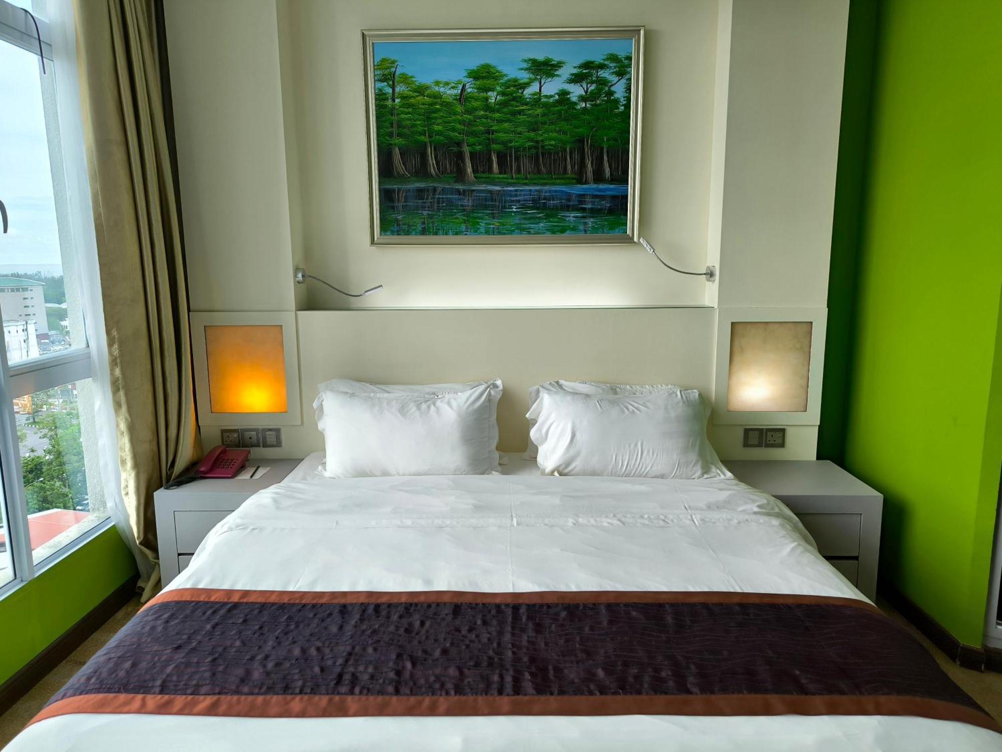 Meritz Hotel Miri Extérieur photo
