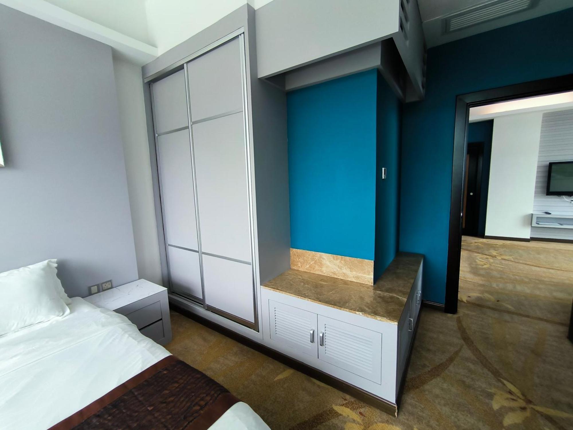 Meritz Hotel Miri Extérieur photo