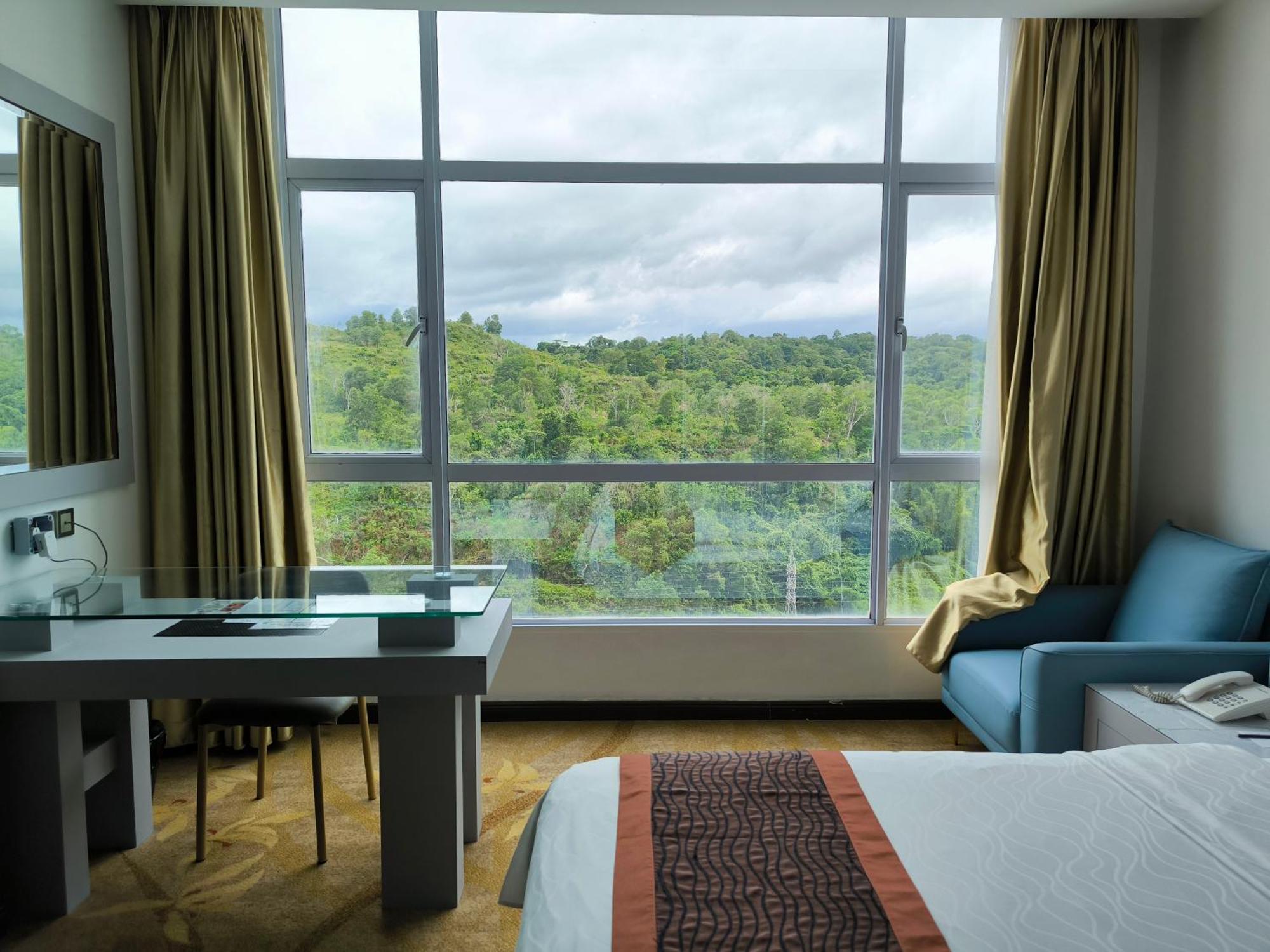 Meritz Hotel Miri Extérieur photo