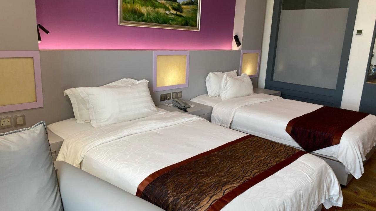 Meritz Hotel Miri Extérieur photo