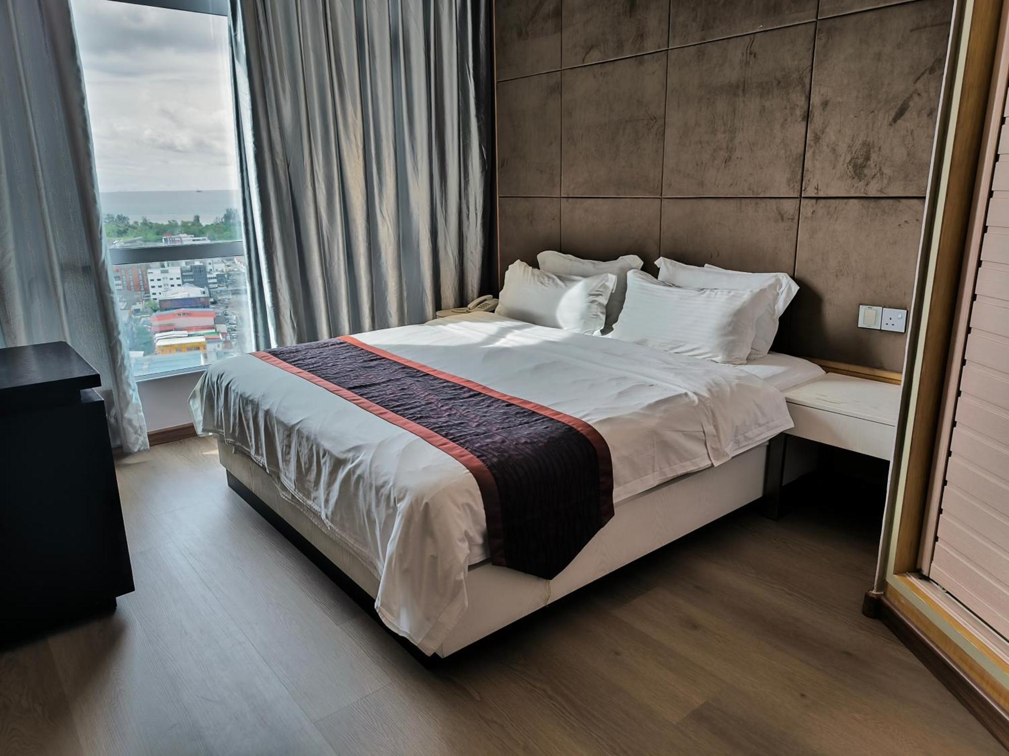 Meritz Hotel Miri Extérieur photo