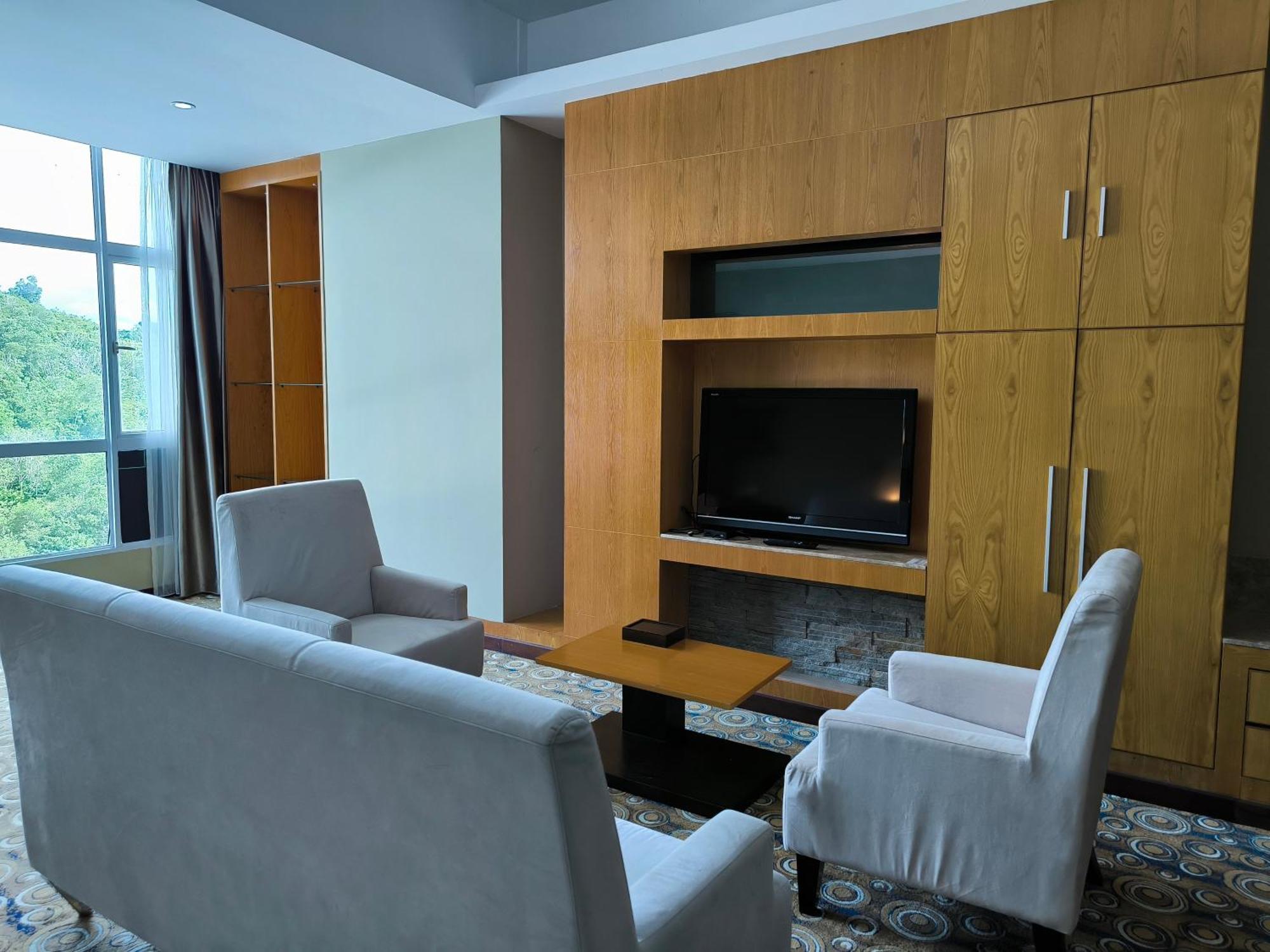 Meritz Hotel Miri Extérieur photo